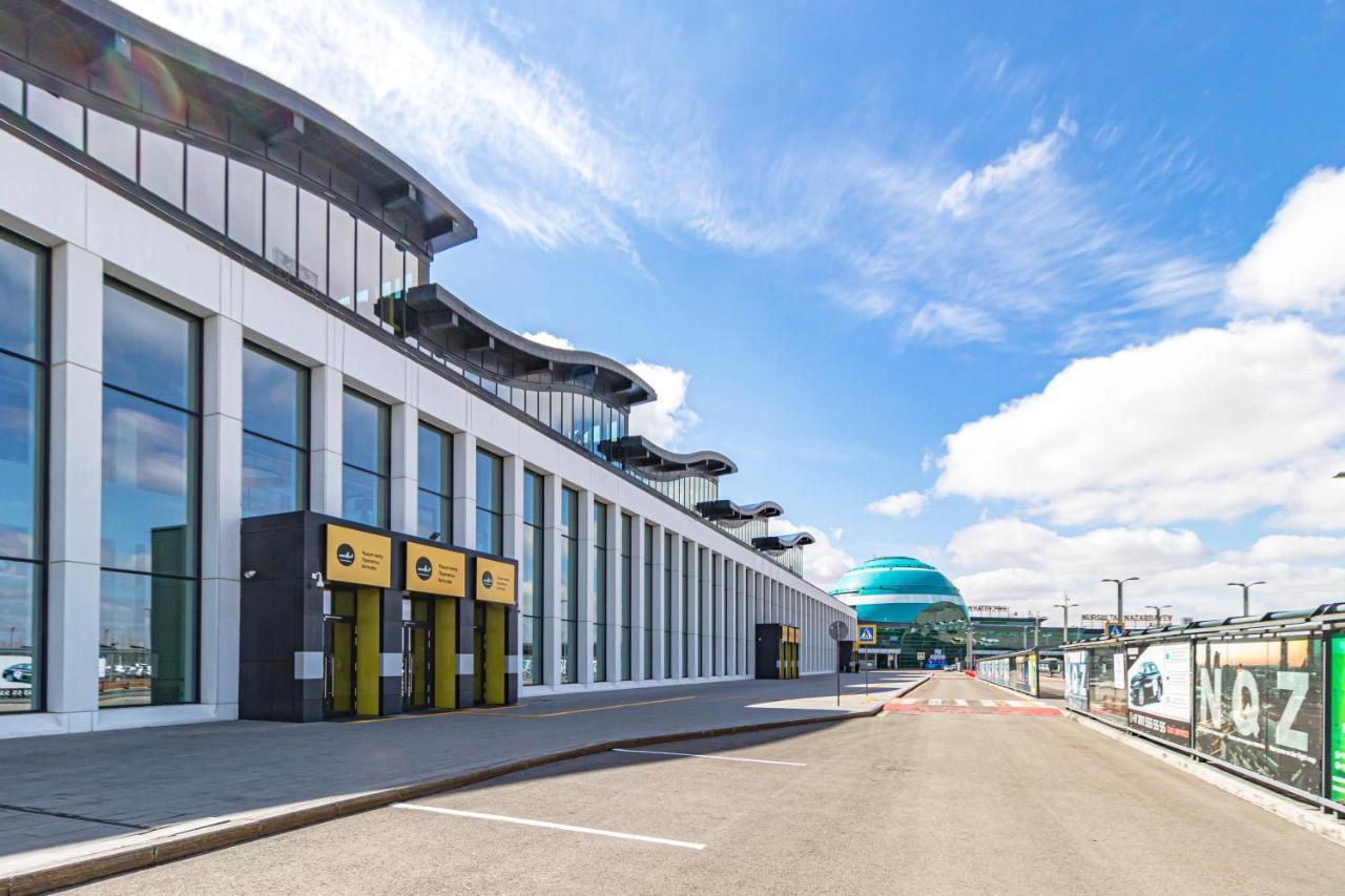 Caps Lock Airport Hotel Astana Exterior foto